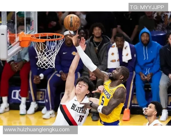 开拓者主场大胜湖人，展现实力